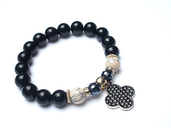 Black clover /02.02.15/ bransoletka