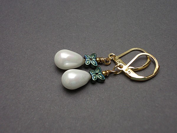 Pearls white and butterfly mint - kolczyki